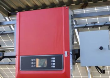 imgi_14_solar-battery-management-system-controller-power-charge-solar-panels-solar-tracker_150455-1797